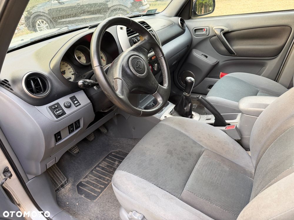 Toyota RAV4 D-4D 4x4 - 13