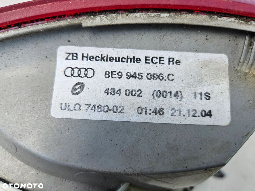Audi A4 B7 kombi lampa tył tylna prawa  8E9945095E - 9