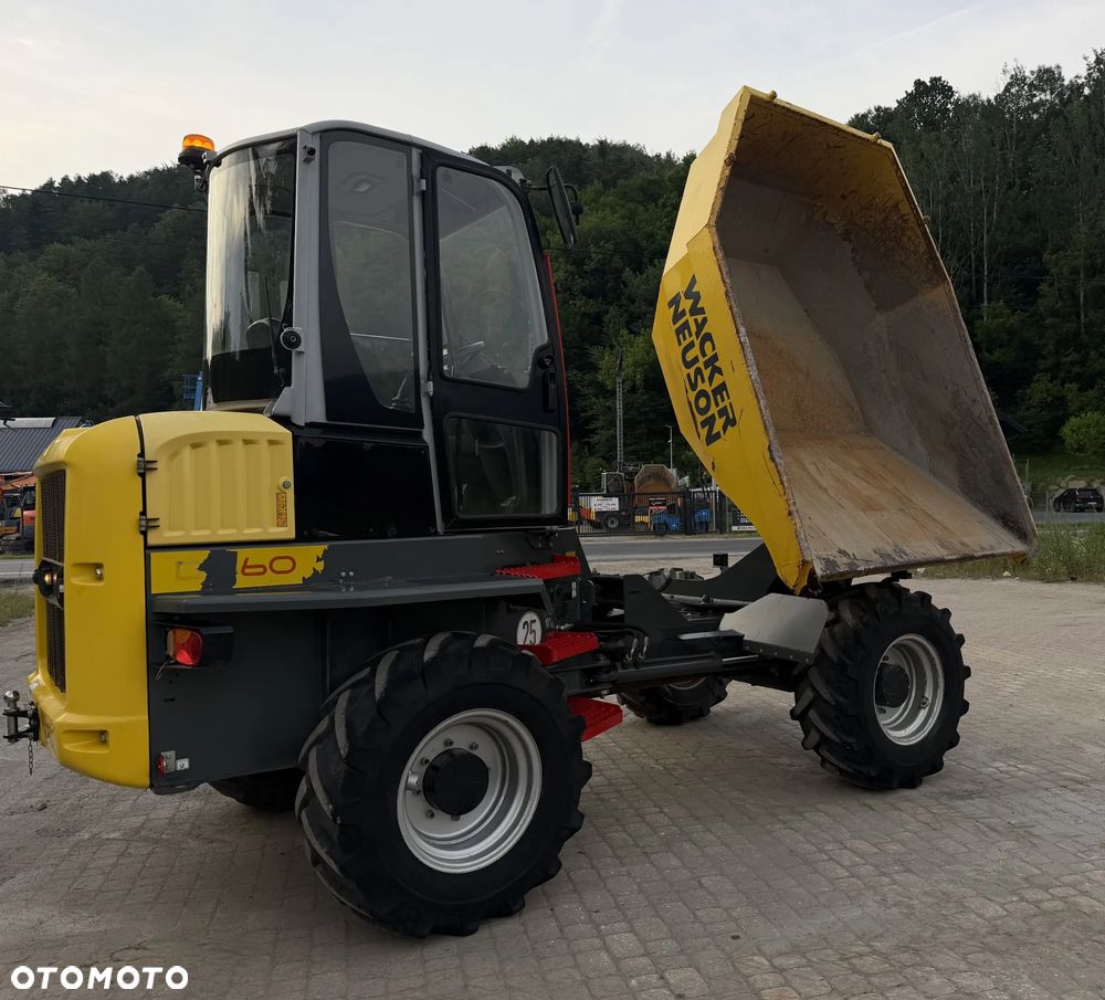 Wacker Neuson DW60 Wozidło Obrotowe 4x4. 6 ton ładowność z Pełną kabiną. OBROTOWA koleba 1350 mtg. 2021 rok. Jak nowe z salonu PERKINS turbo silnik. Pochodzi z Norweskiego Gospodarstwa Ziemniaczanego! Pełne sterowanie dżojstik REWERS HYDROSTATIC Ogrzewana Kabina Opony zero zużycia. Aktualna DEKRA. Kamery wysokiej jakośći! Zero luzów i wycieków. Szybka wolna jazda. Wielka Okazja. Ośswietlenie Rozbudowane. Hak kulka - 3