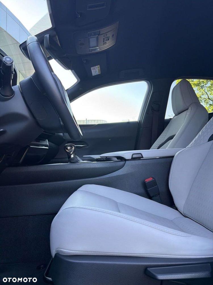 Lexus UX 200 GPF F Impression 2WD - 11