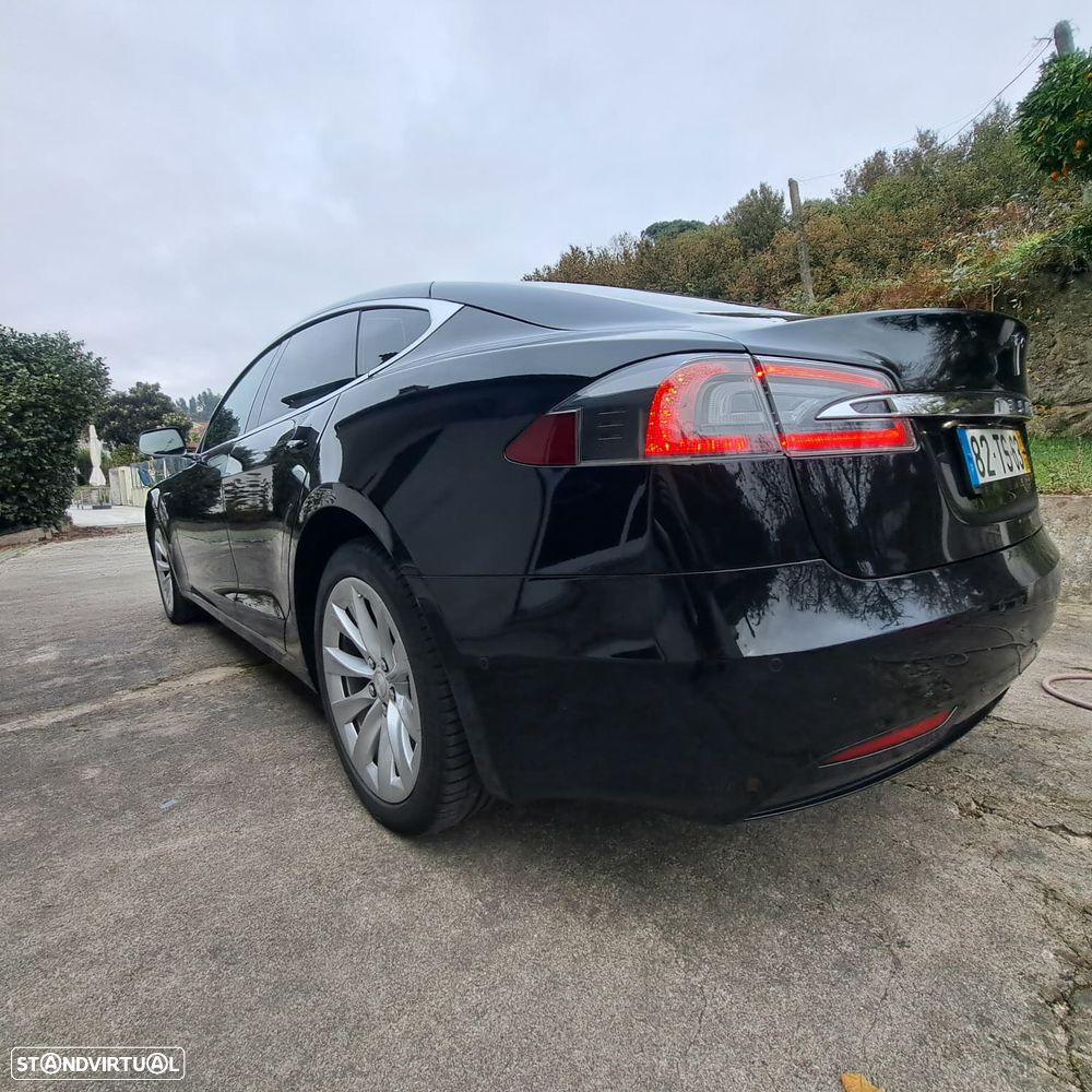Tesla Model S - 3