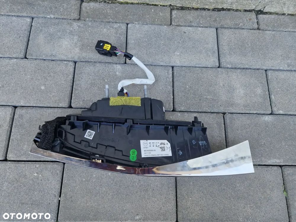 LAMPA TYLNA PRAWA W KLAPĘ DS9 2019-- - 3