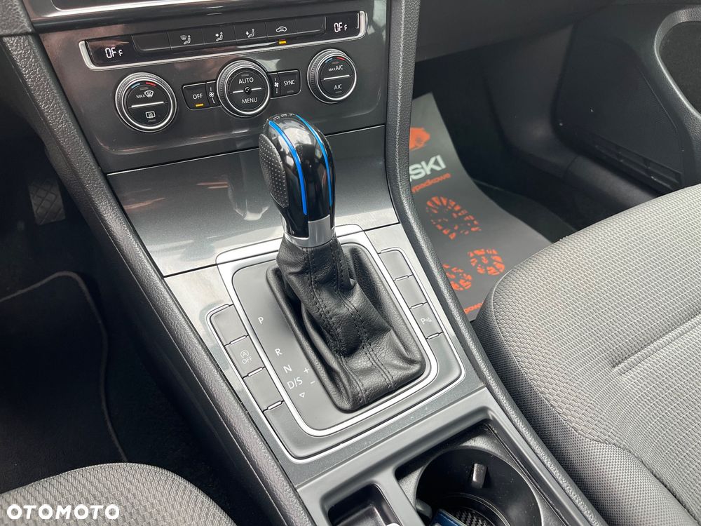 Volkswagen Golf - 11