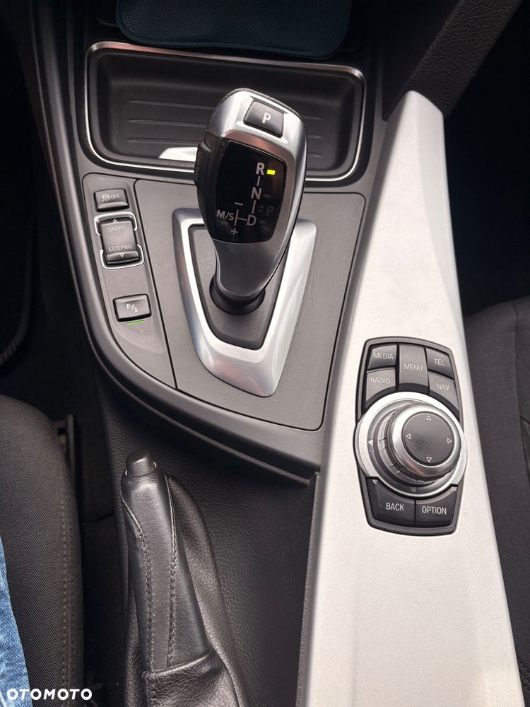 BMW Seria 3 320d - 29