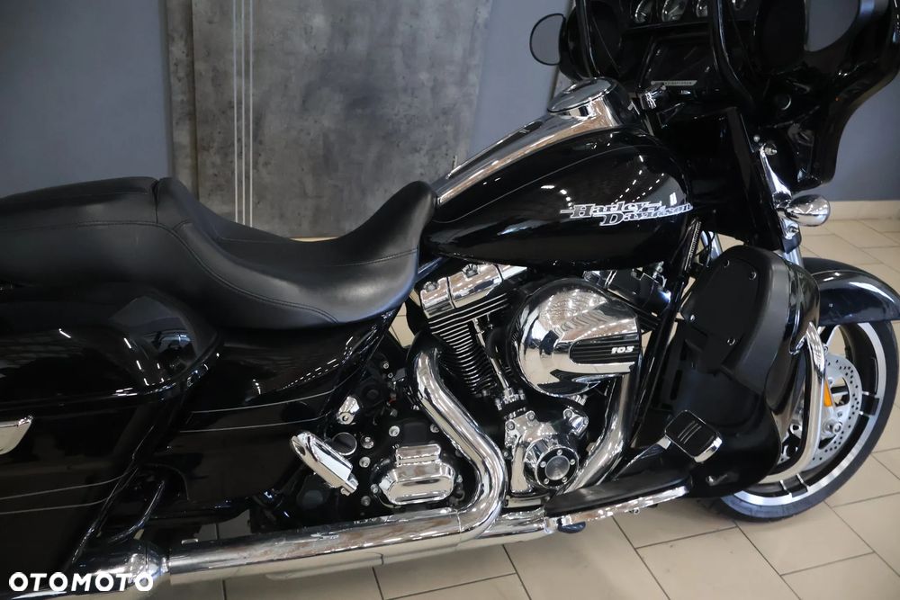 Harley-Davidson Touring Street Glide - 16