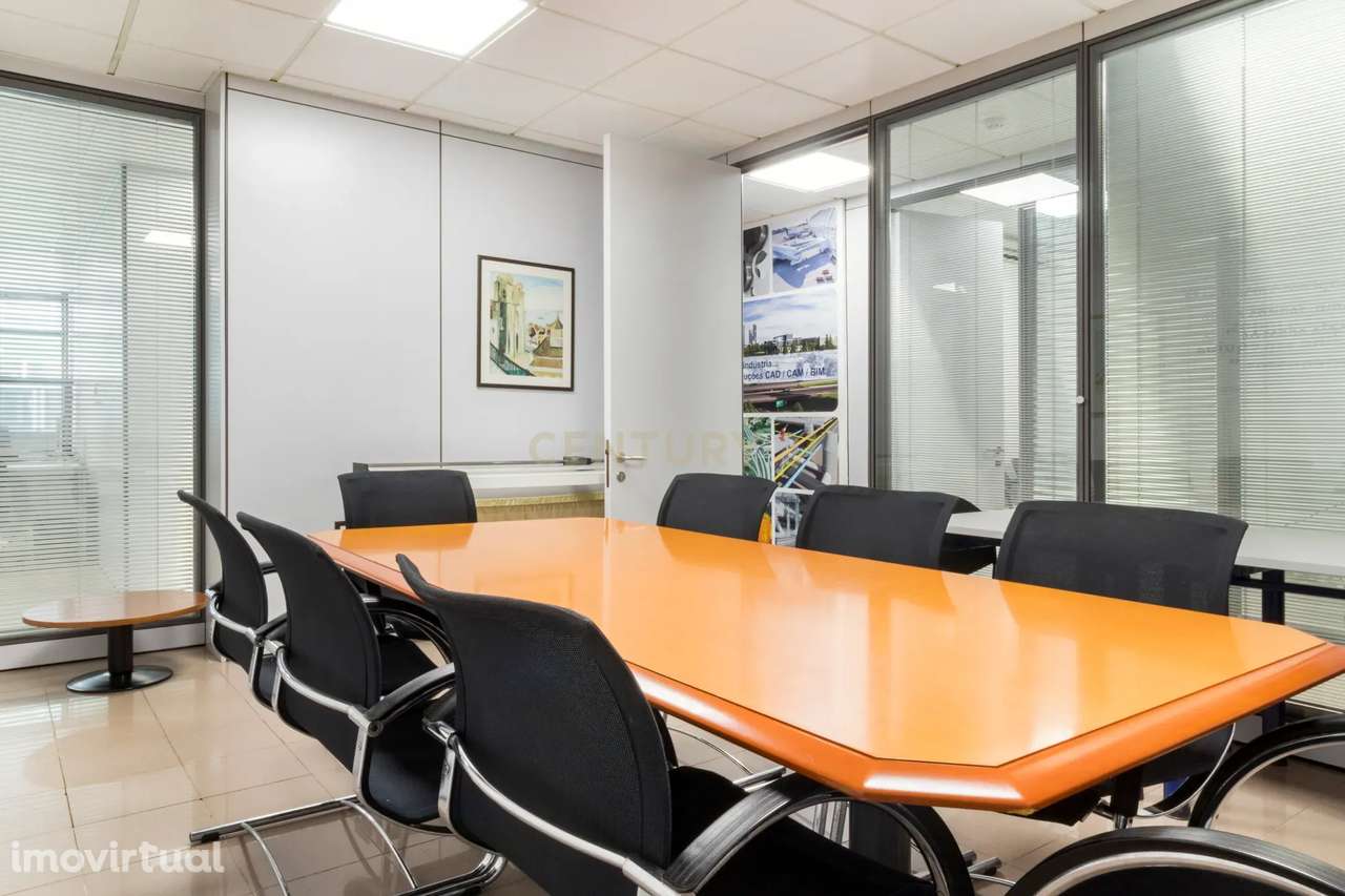 Escritório moderno com 5 Salas e 2 lugares de Parqueamento, junto ao M - Grande imagem: 3/26