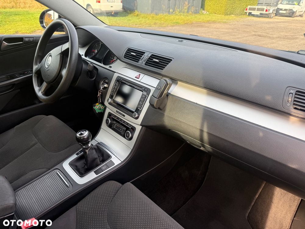 Volkswagen Passat 1.6 TDI Comfortline - 12