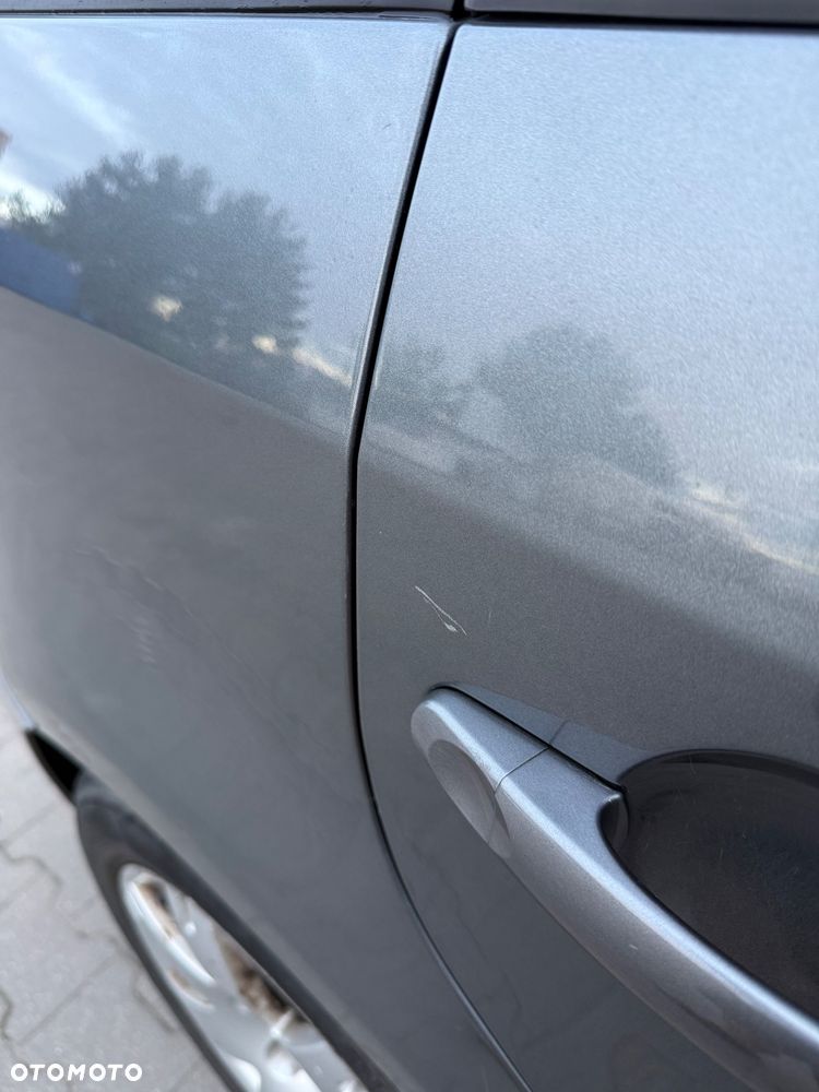 Volkswagen Touran 1.9 TDI Basis DSG - 19