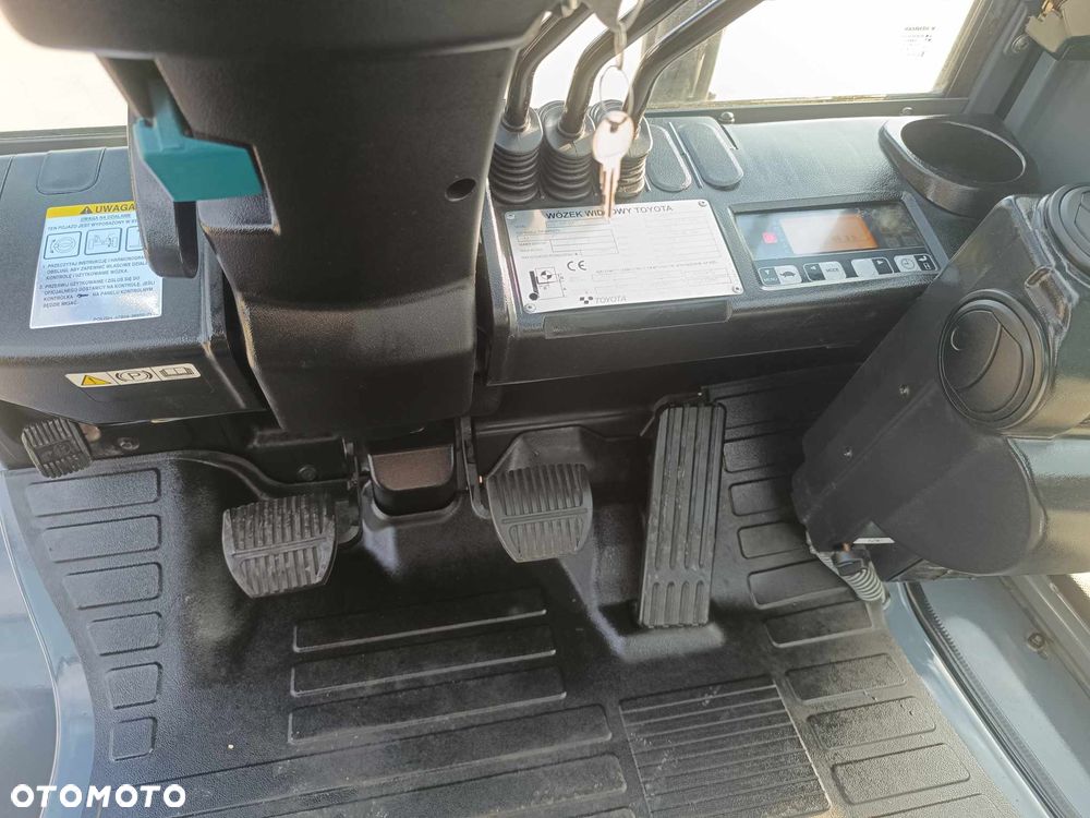 Toyota 8FG25 Kabina 2023 rok benzyna/gaz opony superelastyczne jak NOWY - 21
