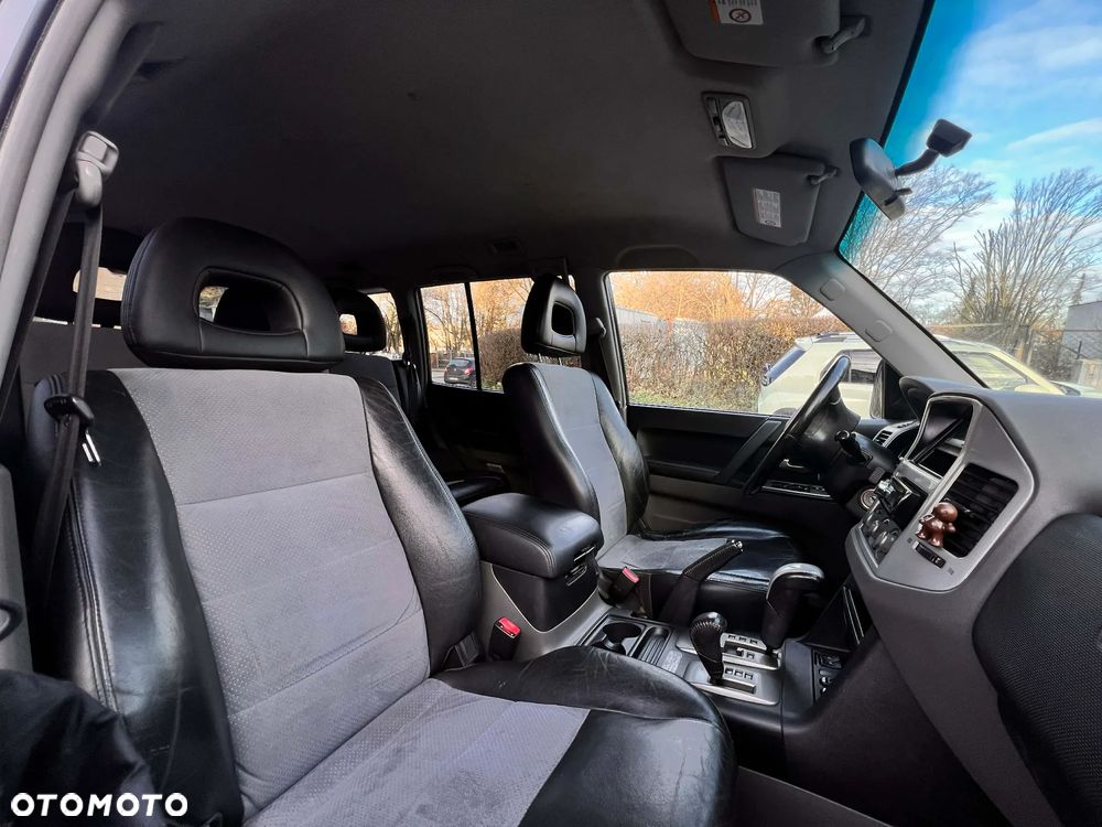 Mitsubishi Pajero 3.2 DI-D Automatik Dakar - 11