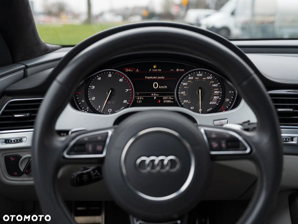 Audi S8 Plus - 14