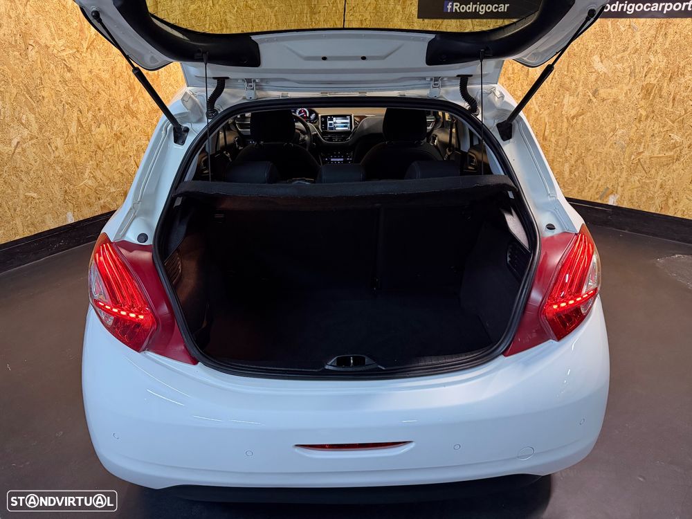 Peugeot 208 82 VTI Allure - 28