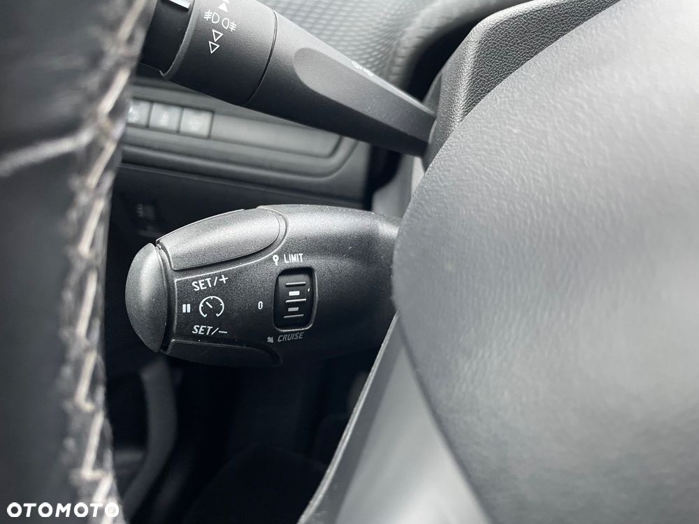 Peugeot 2008 1.2 Pure Tech Allure S&S - 25