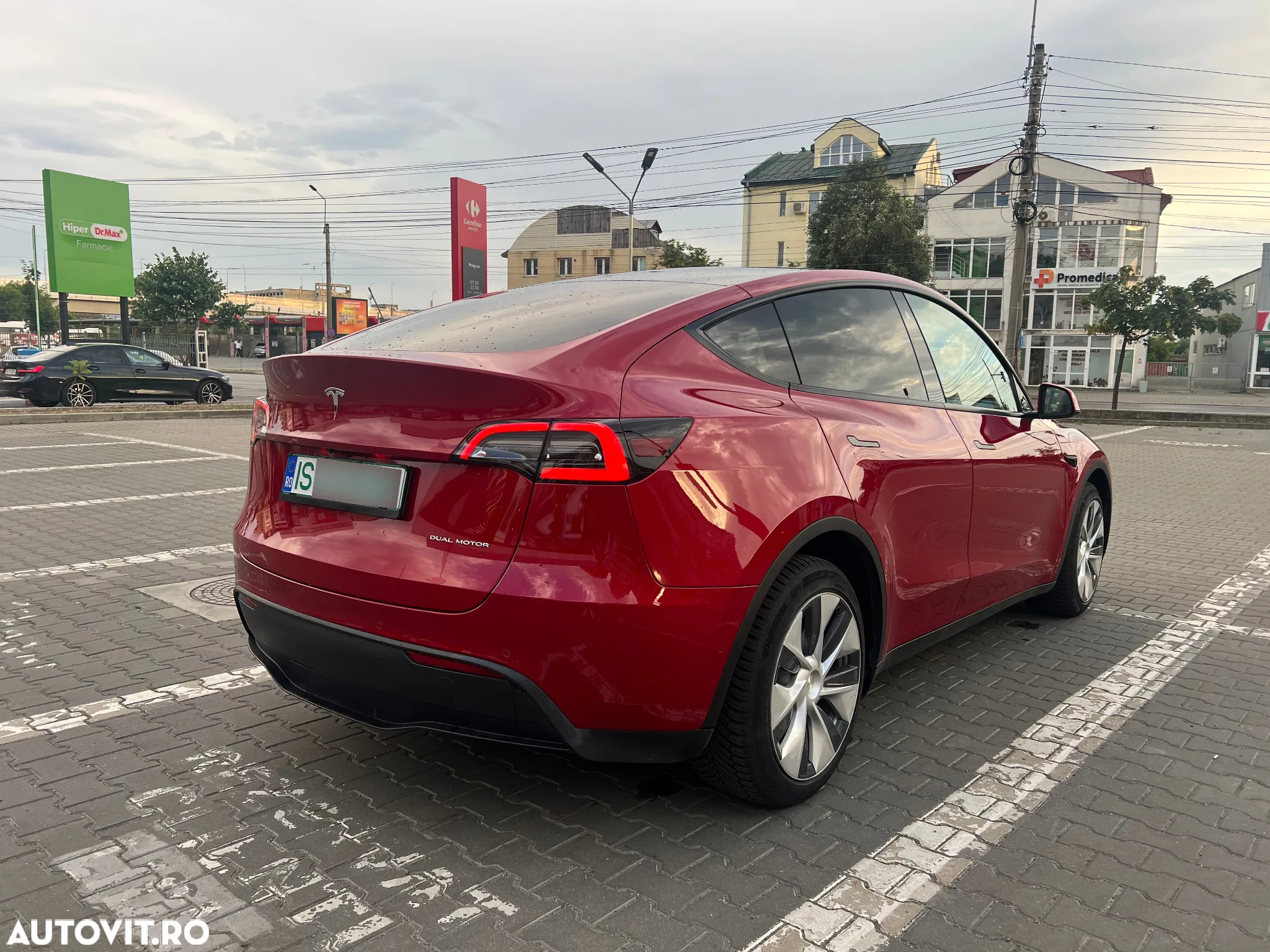 Tesla Model Y AWD Long Range - 3
