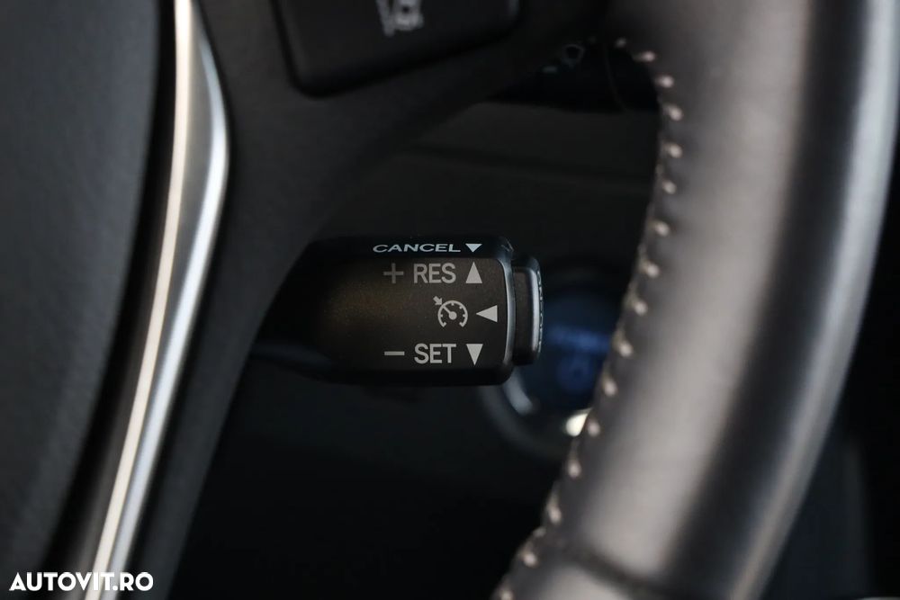 Toyota Auris 1.8 VVT-i Hybrid Automatik Design Edition - 24