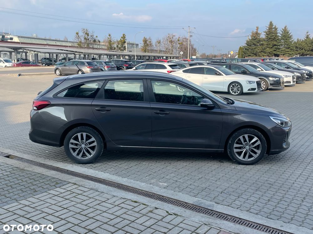 Hyundai i30 blue 1.6 CRDi Passion - 10