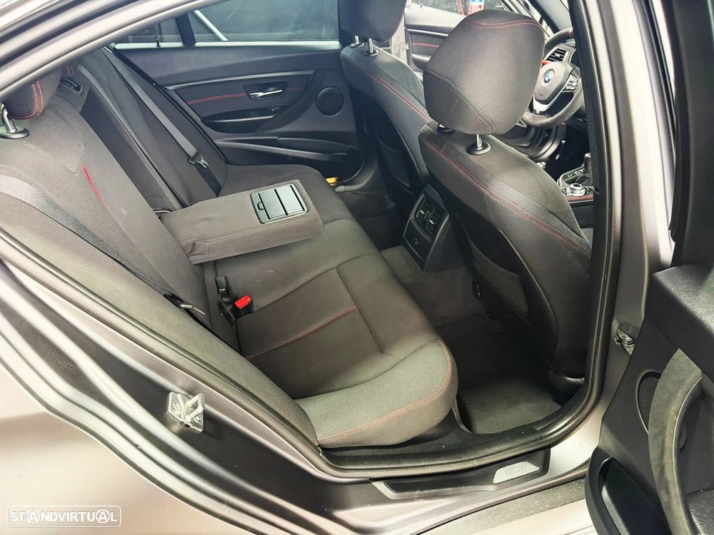 BMW 320 d xDrive Sport Line - 18