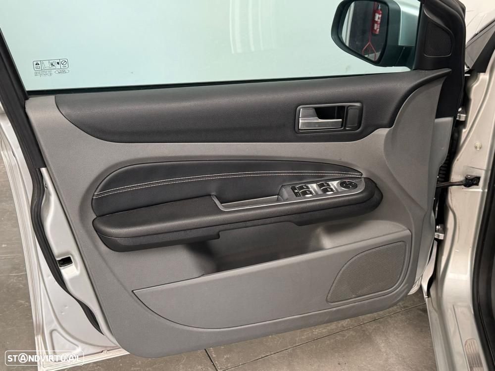 Ford Focus SW 1.6 TDCi Titanium - 23