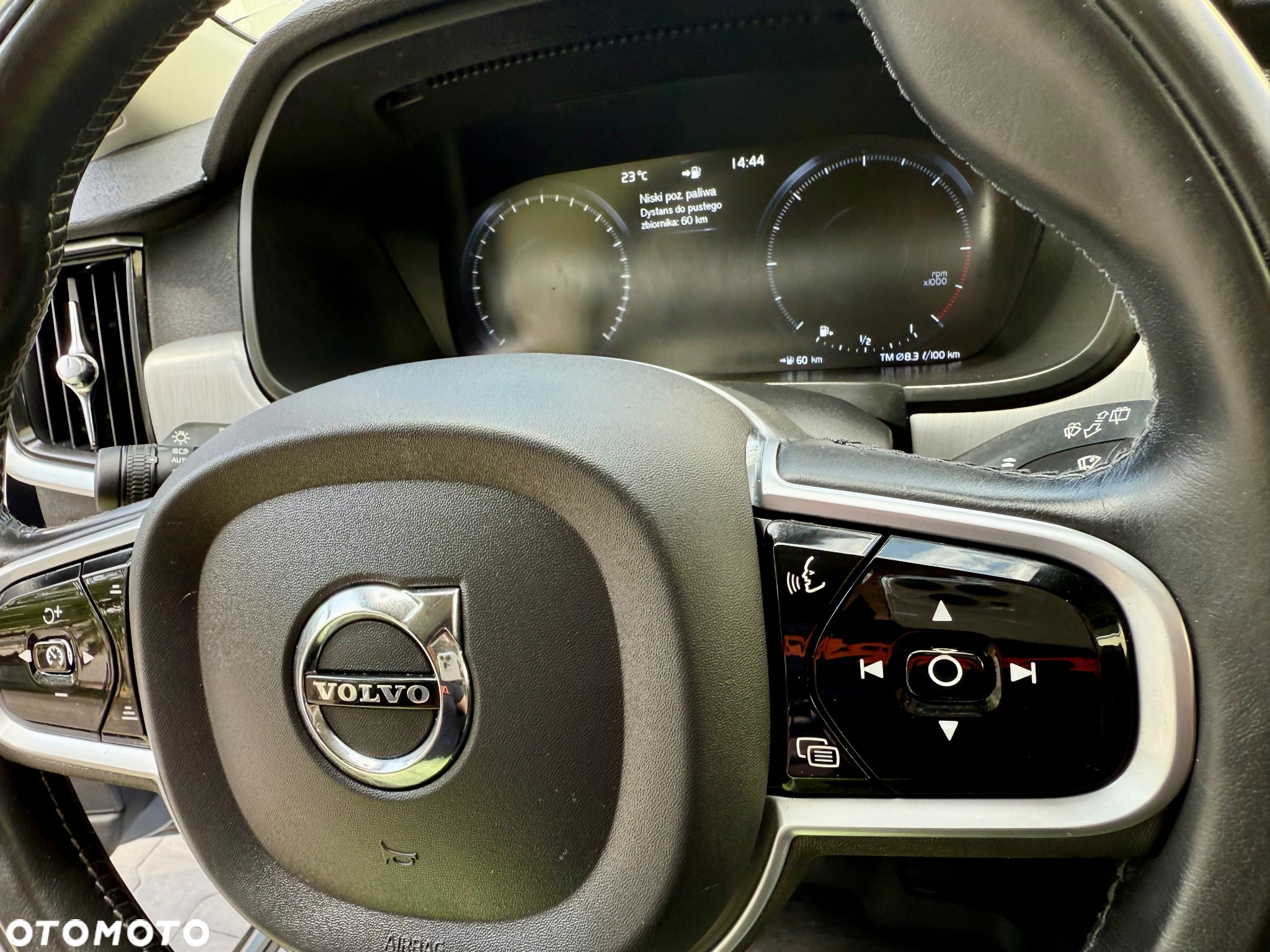 Volvo V90 D4 AWD Momentum - 29