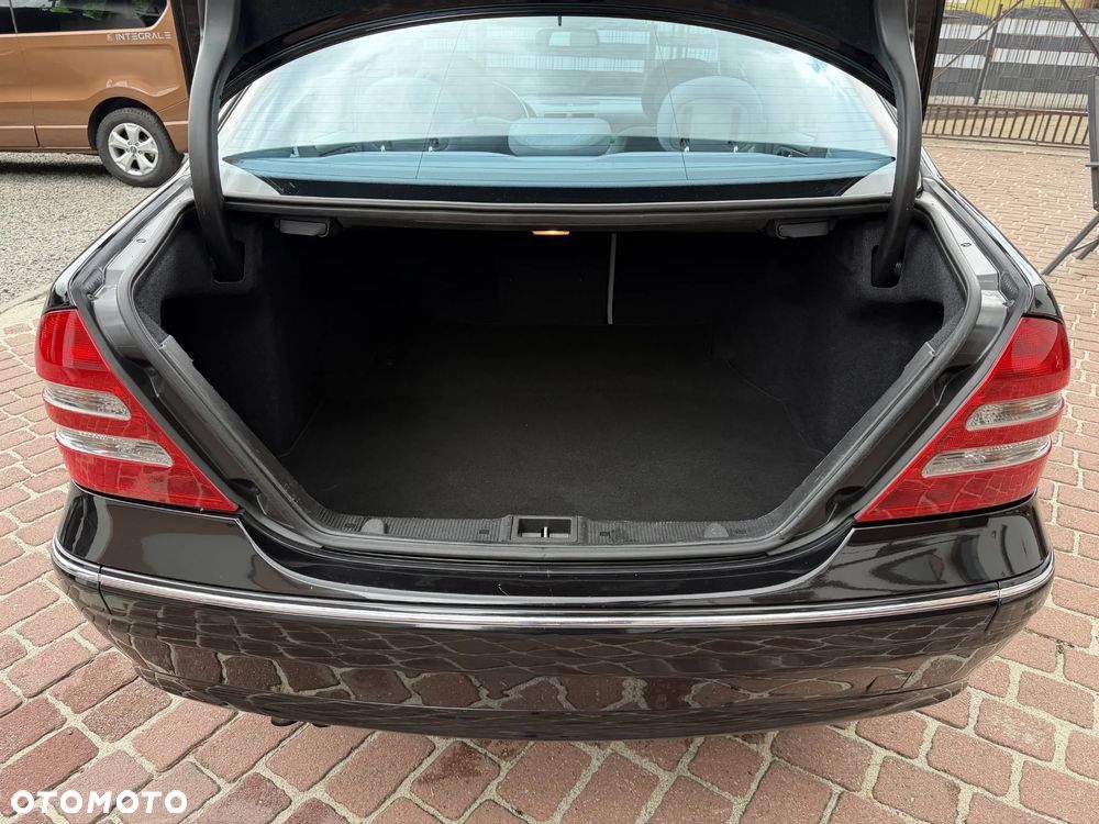 Mercedes-Benz Klasa C 200 Kompressor Automatik Avantgarde - 36