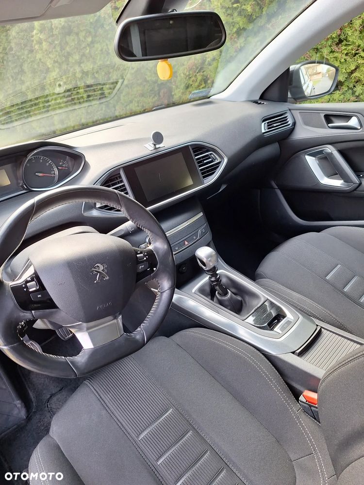 Peugeot 308 125 THP Allure - 12