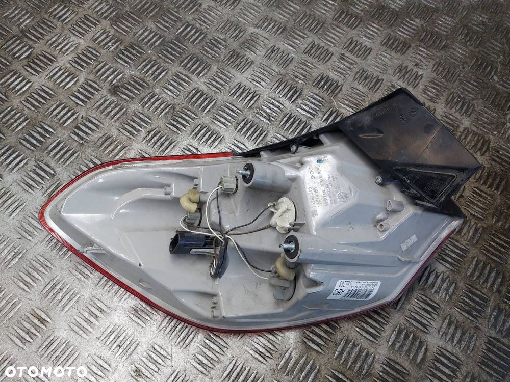 LAMPA PRAWY TYŁ OPEL ASTRA J KOMBI 13282243 - 4