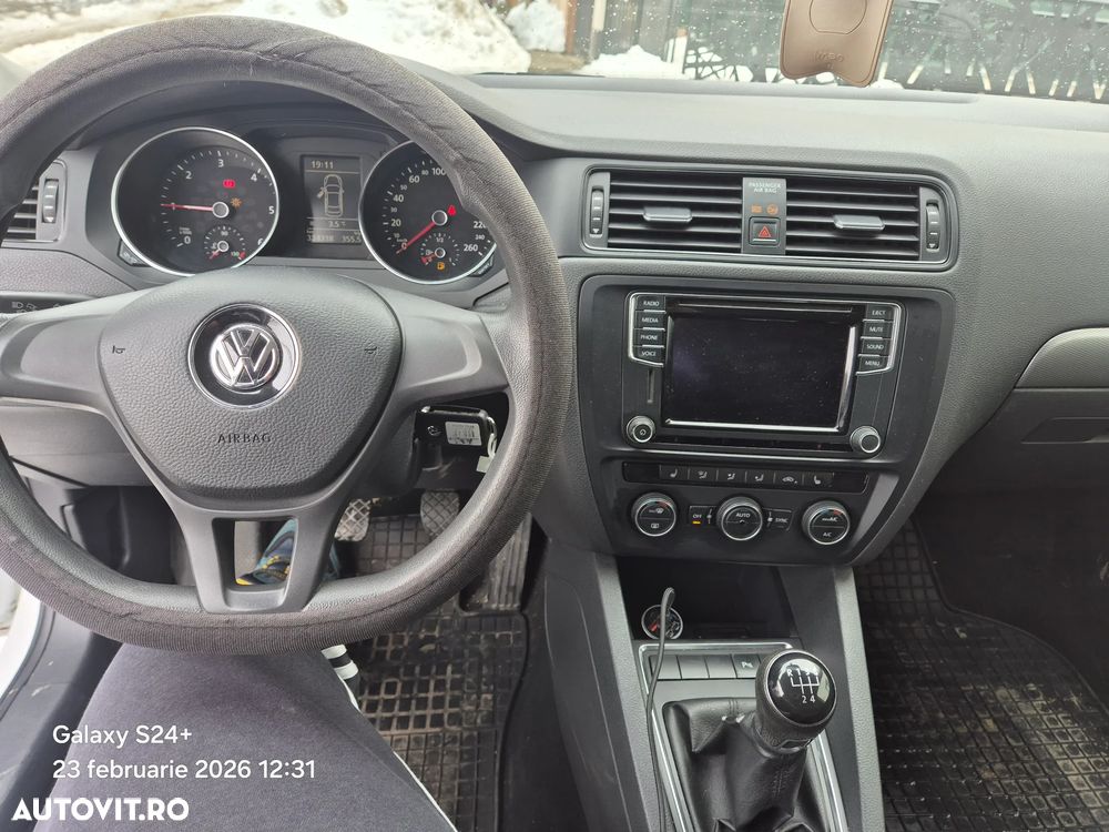 Volkswagen Jetta 2.0 TDI Comfortline - 10