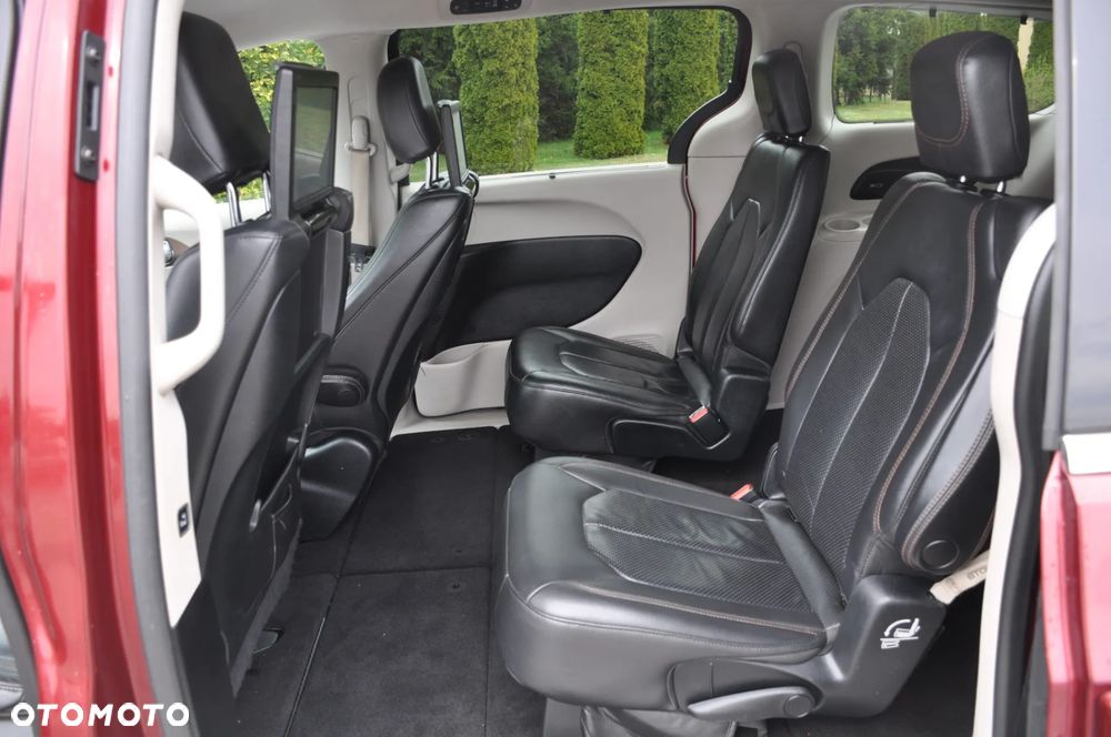 Chrysler Pacifica - 23