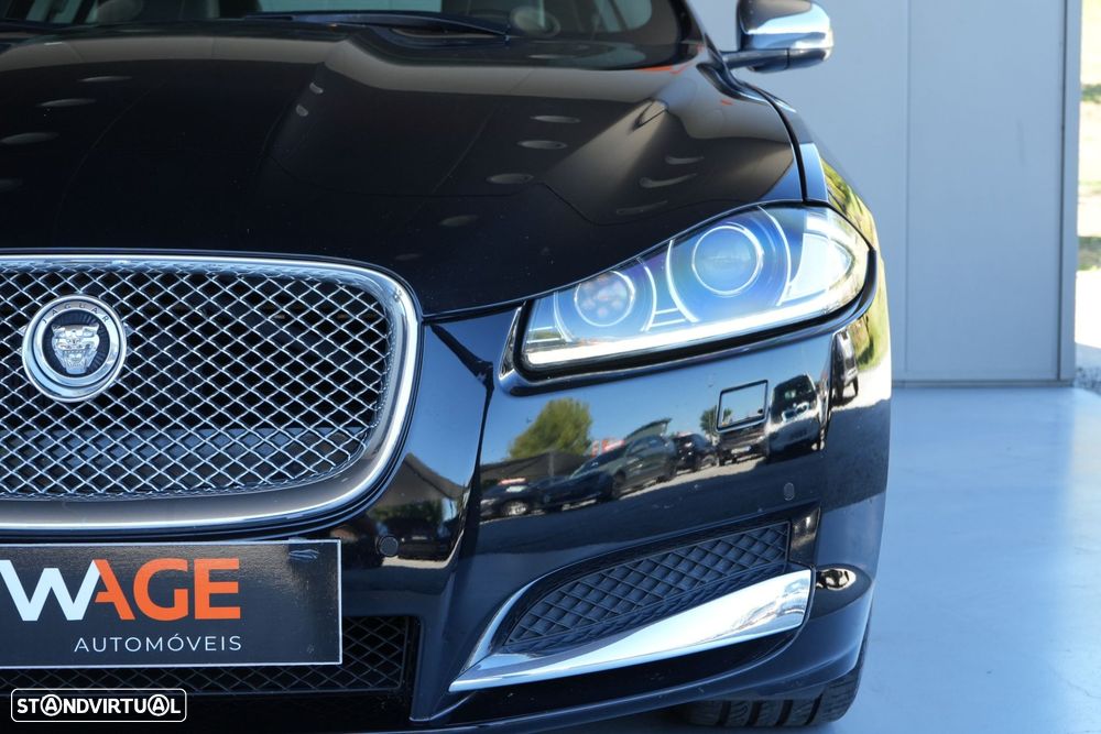 Jaguar XF 2.2 D Luxury - 33