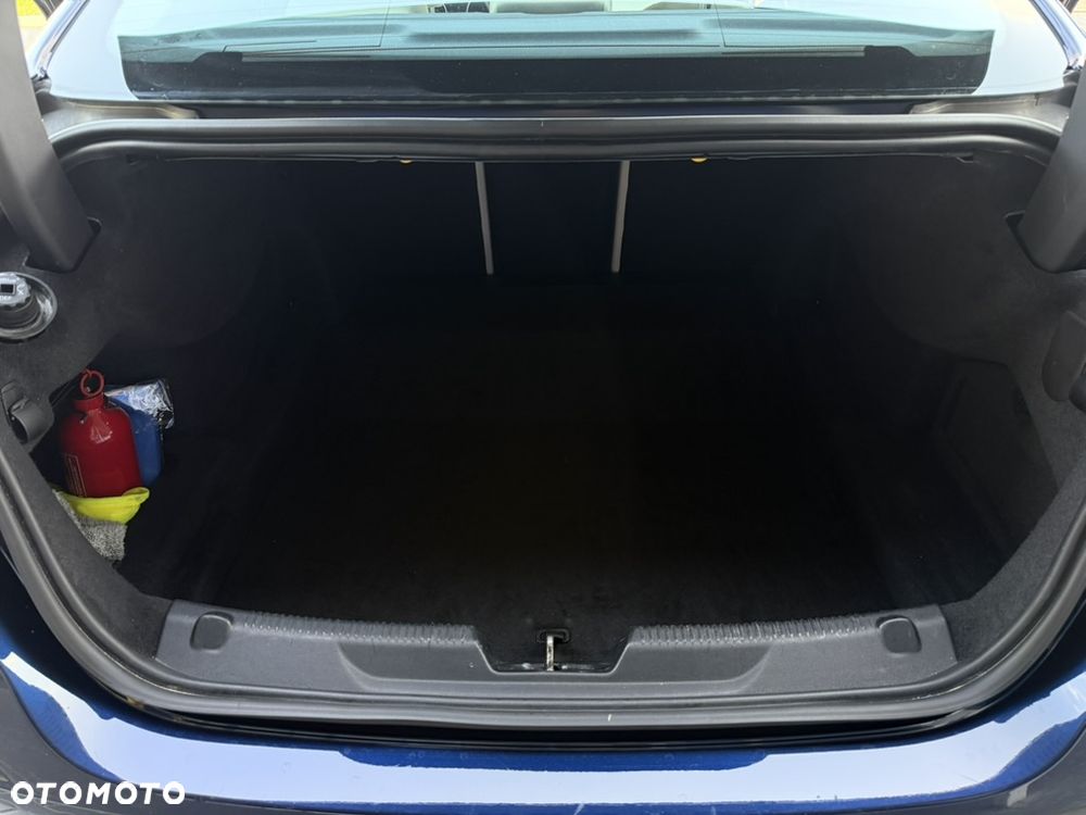 Jaguar XE 20d Pure - 22
