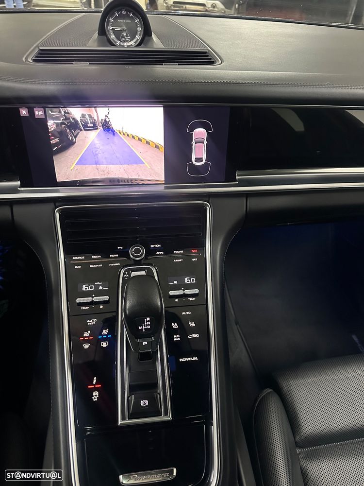 Porsche Panamera Sport Turismo 4 E-Hybrid Edition 10 Anos - 24