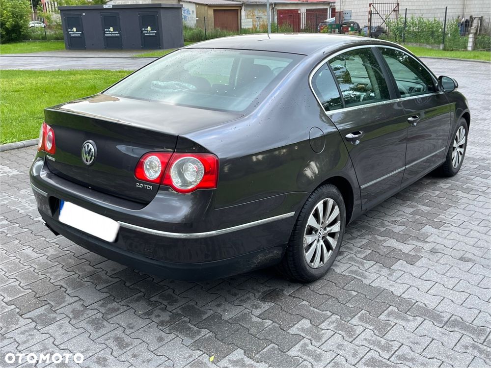 Volkswagen Passat 2.0 TDI Comfortline DSG - 4
