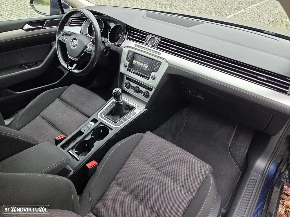 VW Passat 1.6 TDI BlueMotion - 16