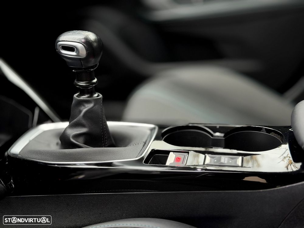 Peugeot 2008 1.2 PureTech Allure Pack - 28