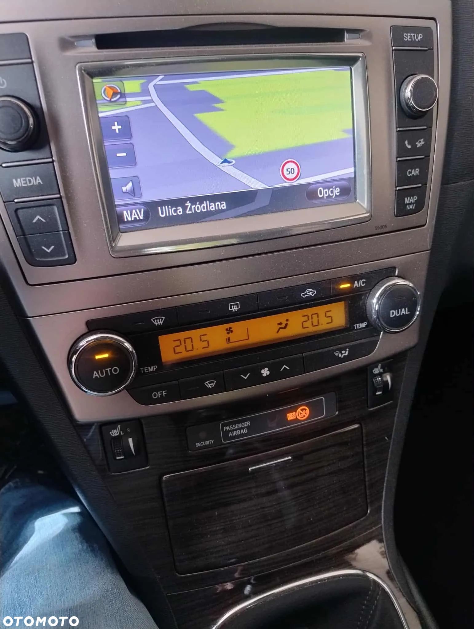Toyota Avensis 1.8 Premium - 7