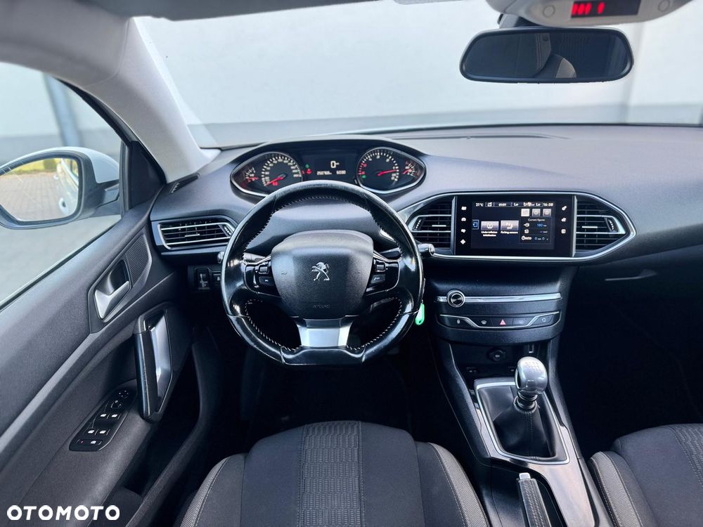 Peugeot 308 1.6 BlueHDi Allure S&S - 22