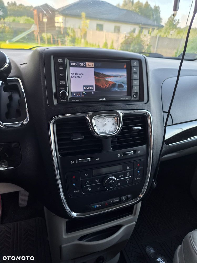 Chrysler Town & Country 3.6 Limited - 8