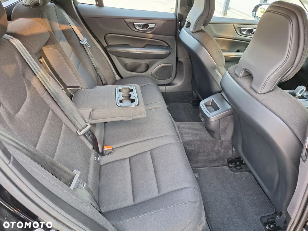 Volvo V60 B4 D Momentum Pro - 23