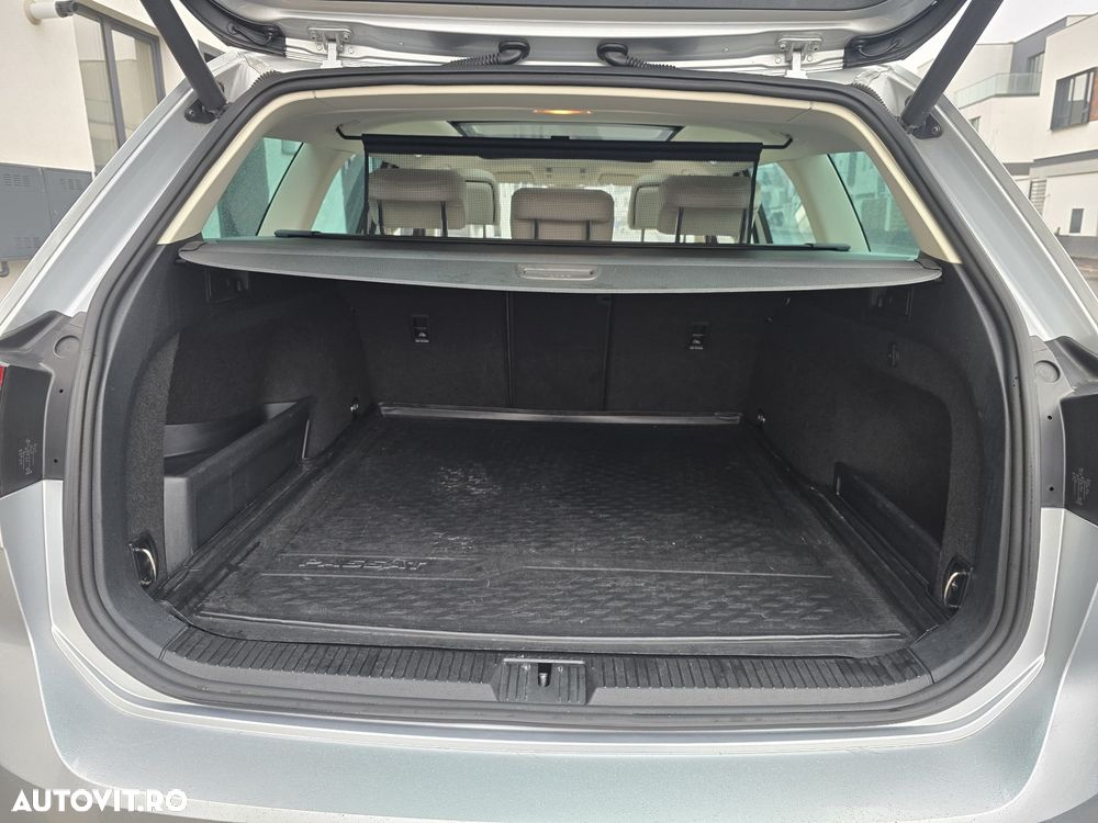 Volkswagen Passat 2.0 TDI SCR 4Motion DSG Elegance - 28