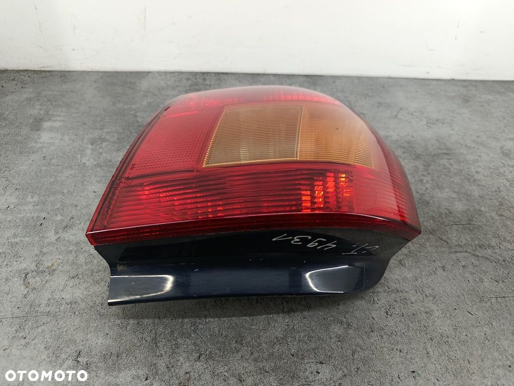 LAMPA TYLNA LEWA TOYOTA COROLLA E12  KOITO HATCHBACK - 3