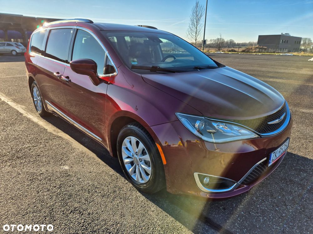 Chrysler Pacifica - 17