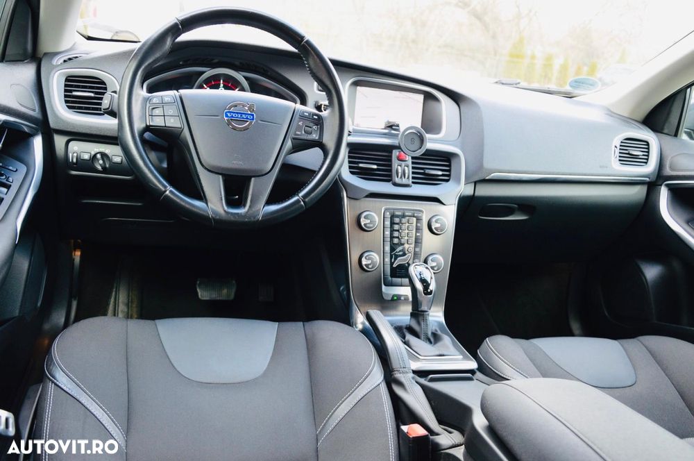 Volvo V40 D3 Geartronic You - 7