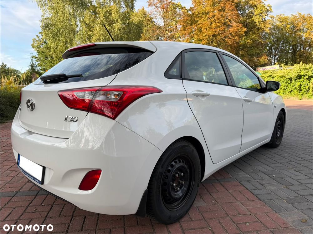 Hyundai i30 1.6 CRDi Classic + - 11