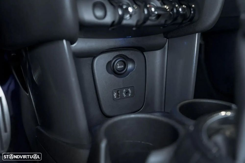 MINI 5 Portas Cooper D Auto - 18