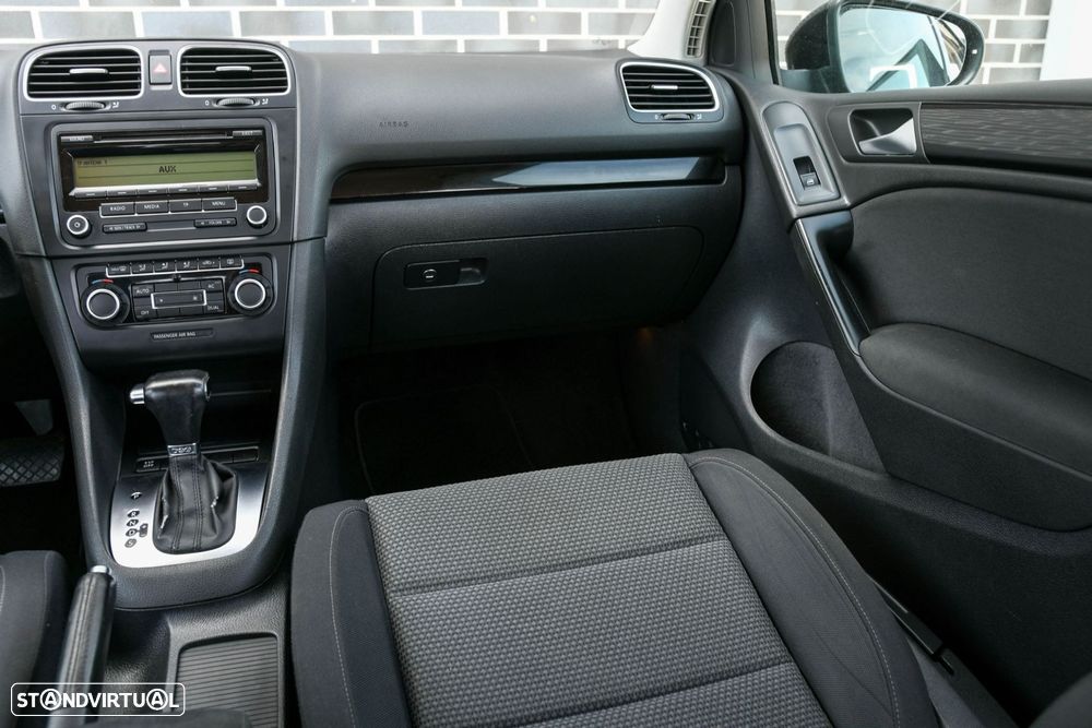 VW Golf 1.6 TDi Confortline DSG - 24