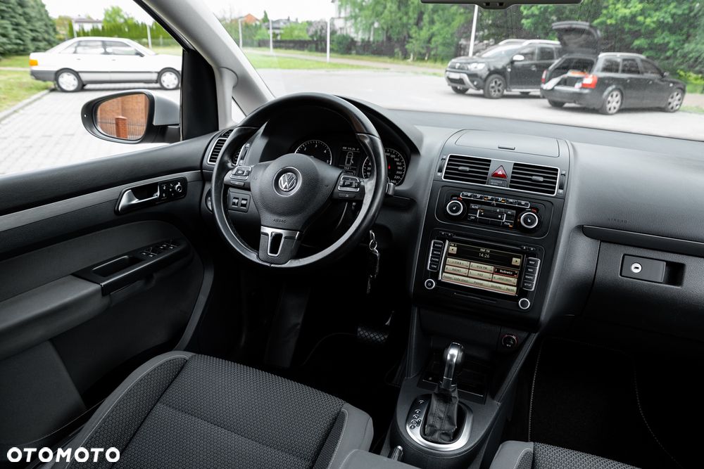 Volkswagen Touran 2.0 TDI DPF BlueMotion Technology DSG STYLE - 27