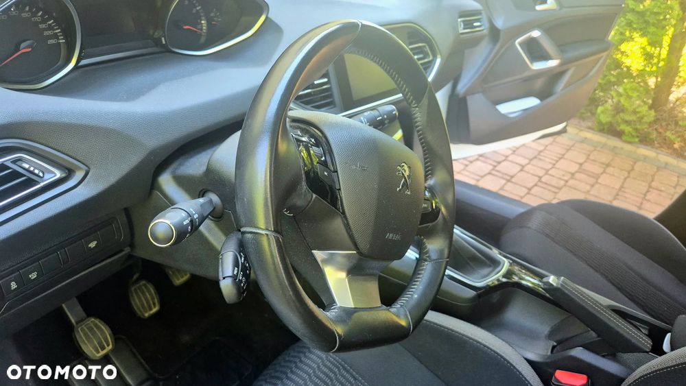 Peugeot 308 1.2 PureTech Allure S&S - 15