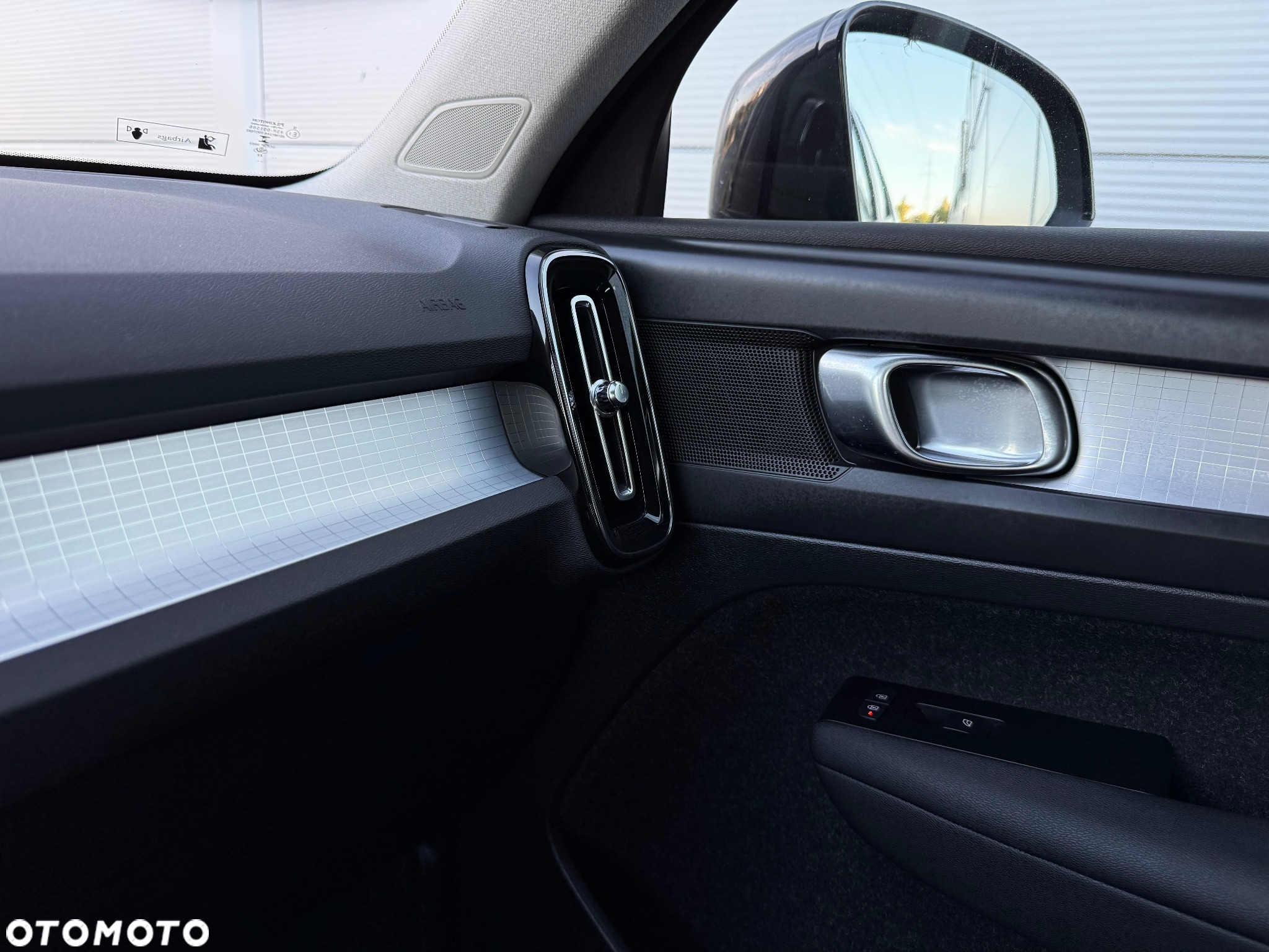 Volvo XC 40 T3 Geartronic Momentum Pro - 32
