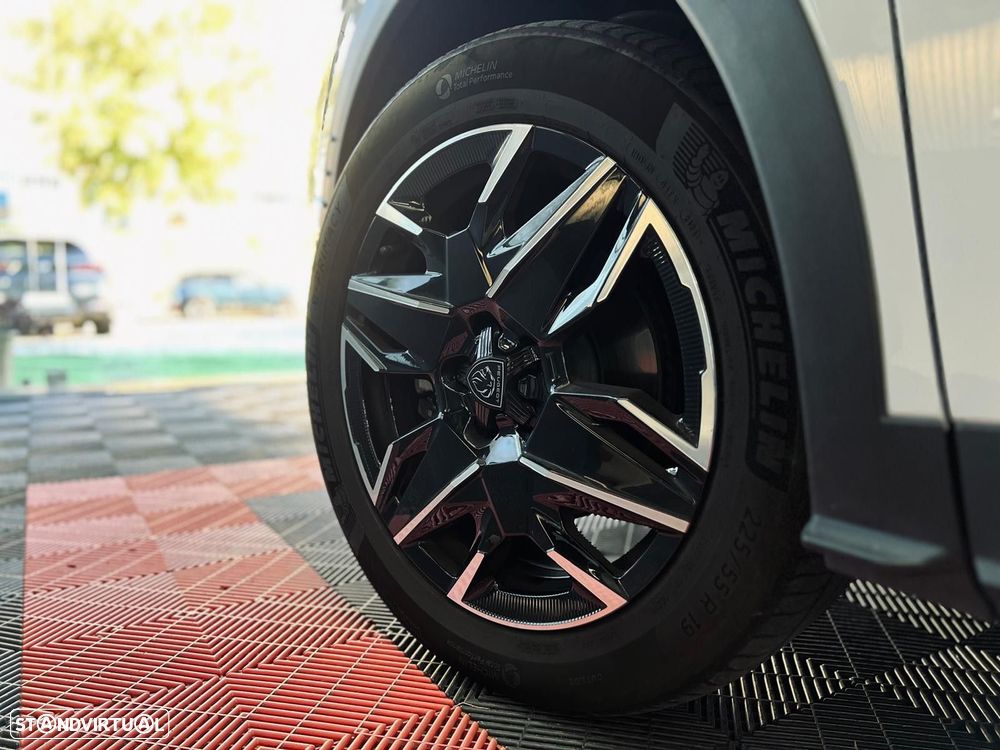 Peugeot 5008 1.2 Hybrid Allure e-DCS6 - 17