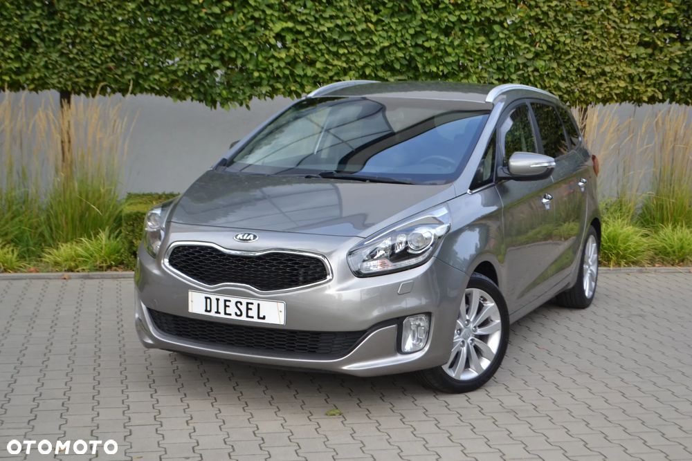 Kia Carens - 1